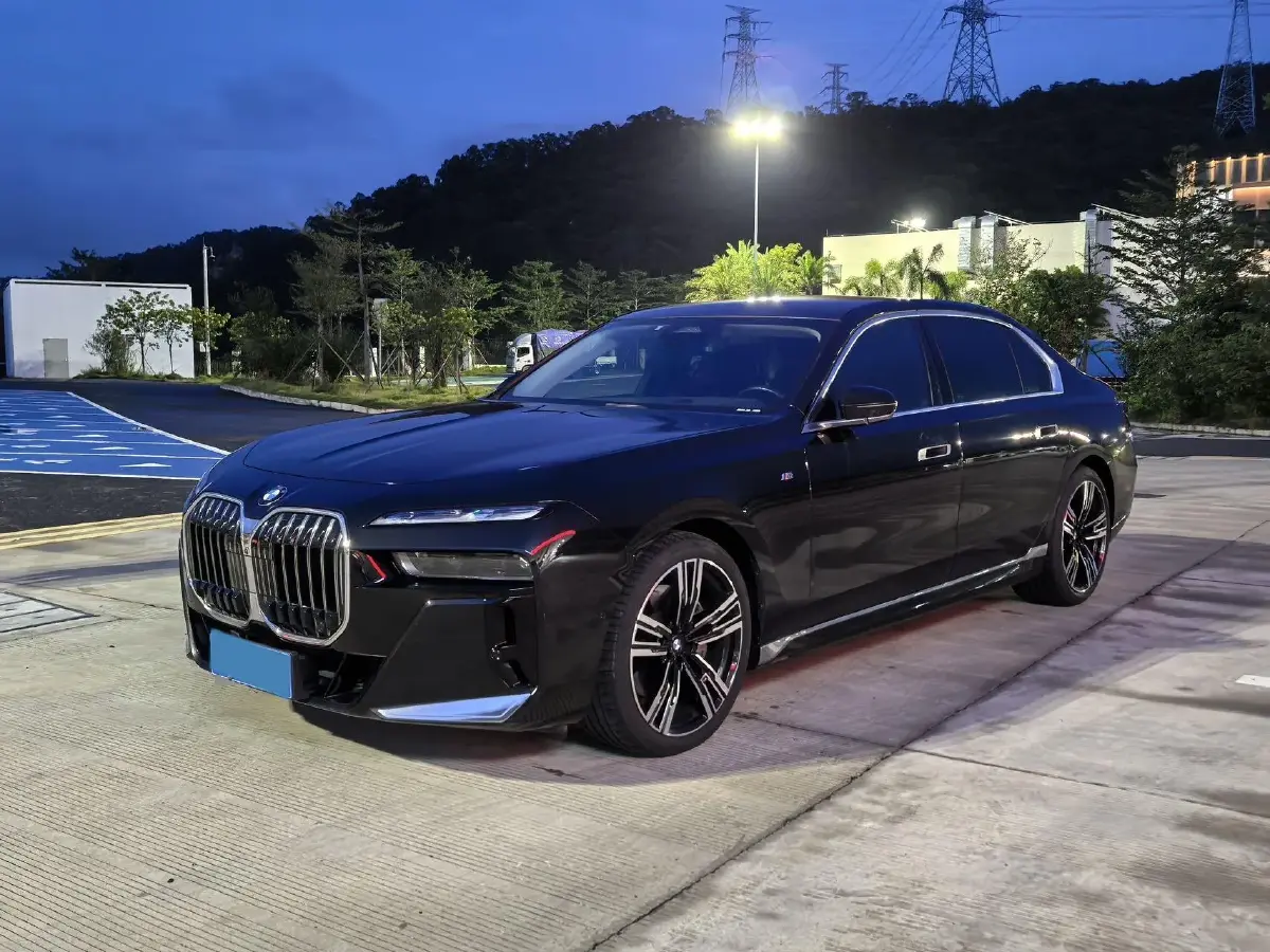 2023 BMW 7 Series 3.0T 381HP L6 8AT