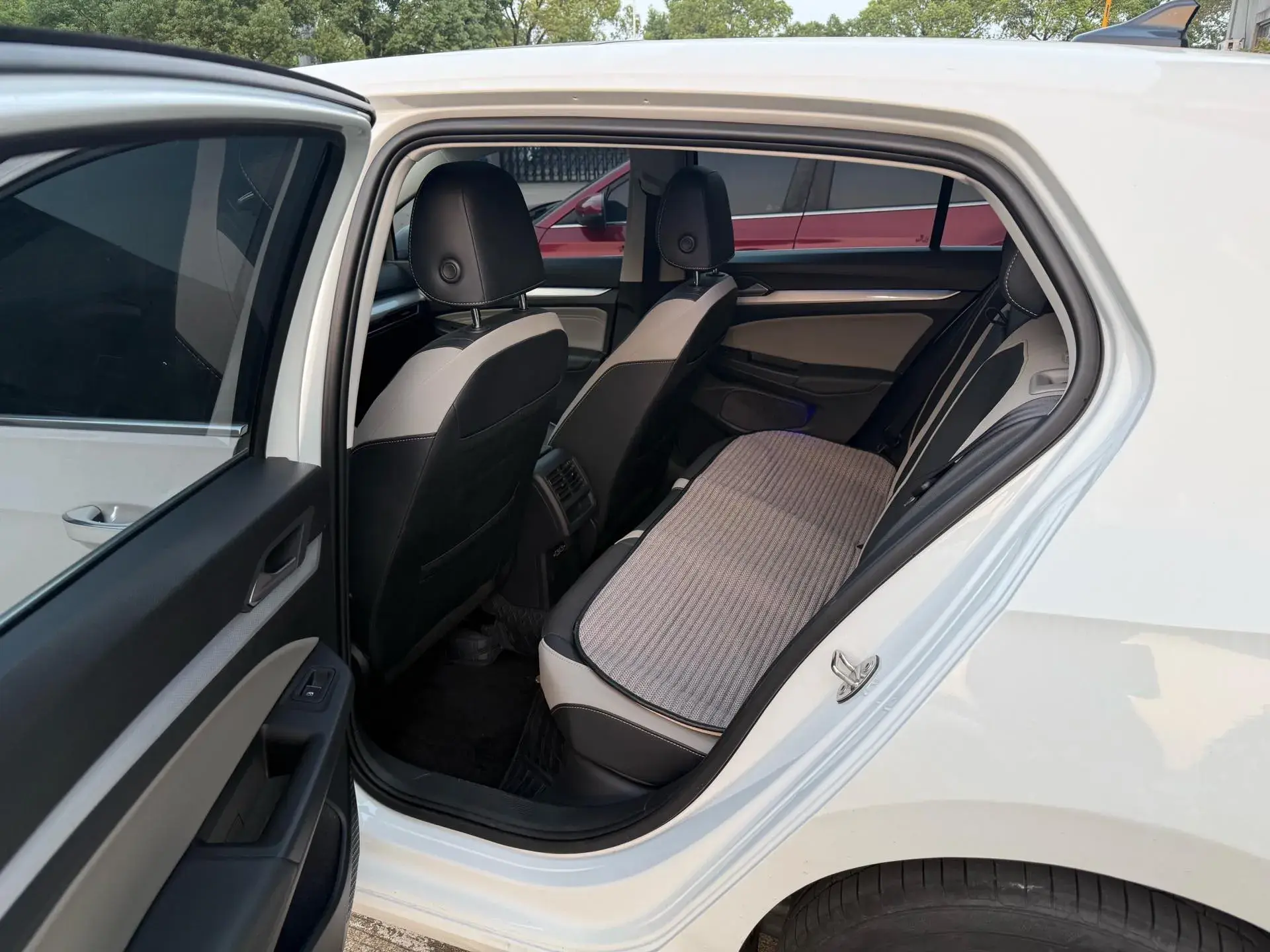 2023 VOLKSWAGEN GOLF thumbnail 4