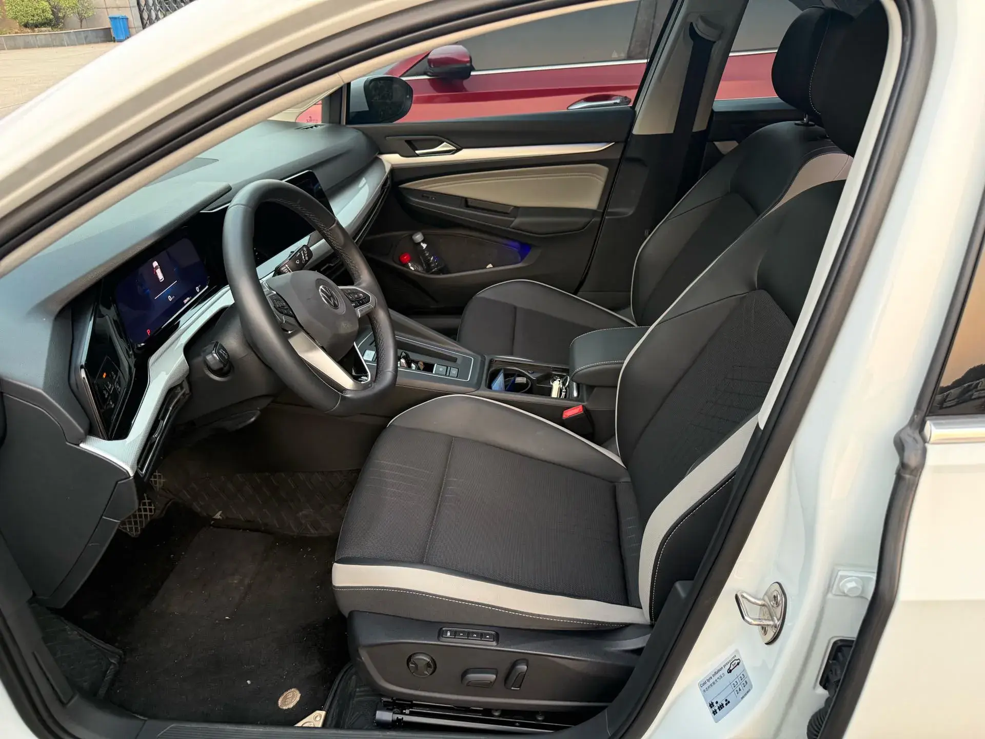 2023 VOLKSWAGEN GOLF thumbnail 3