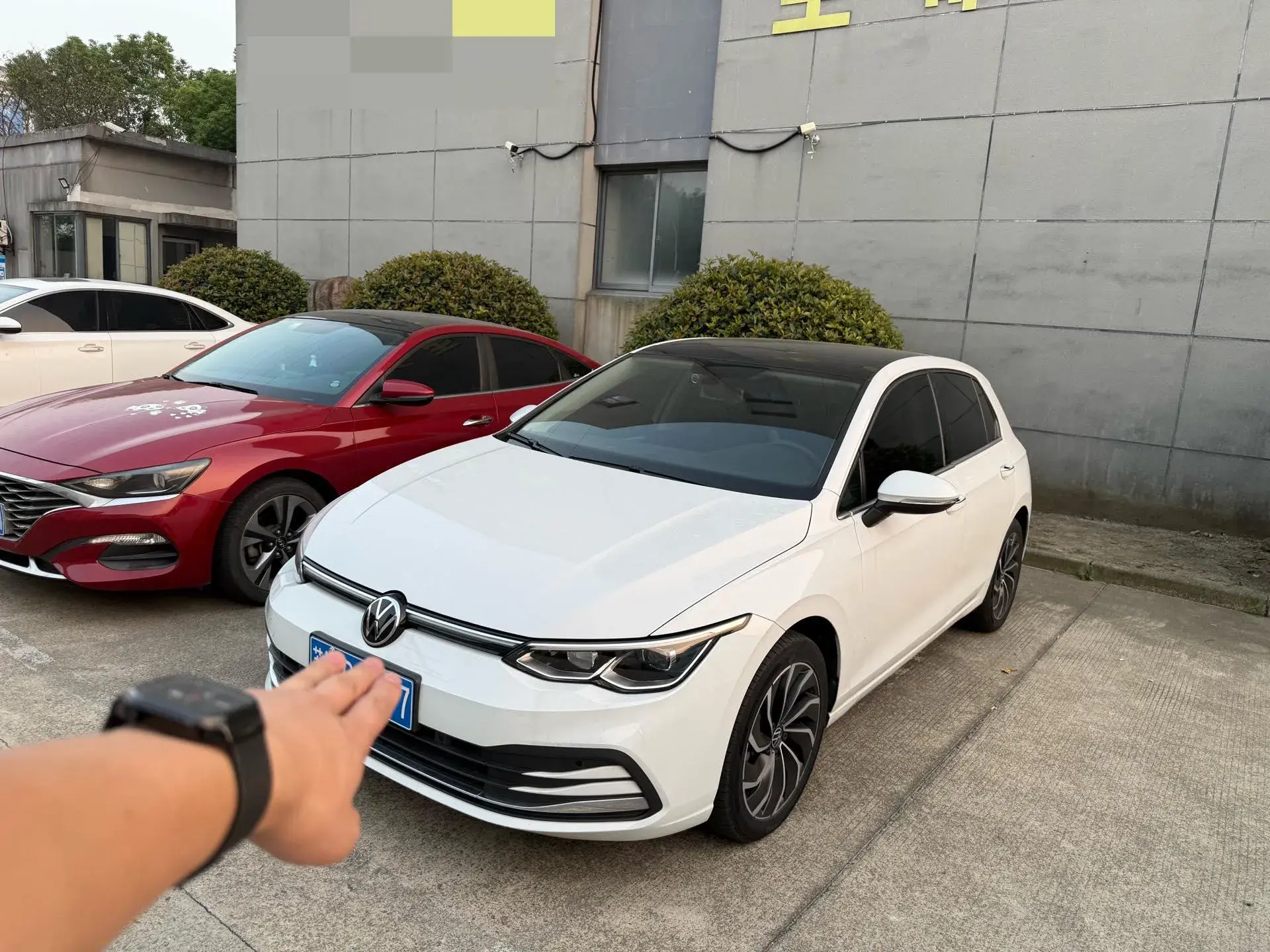 2023 VOLKSWAGEN GOLF view 1