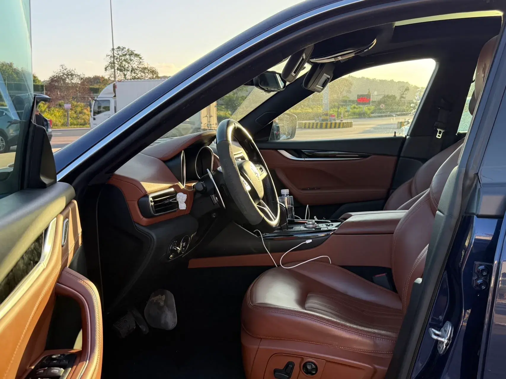 2016 MASERATI LEVANTE thumbnail 3