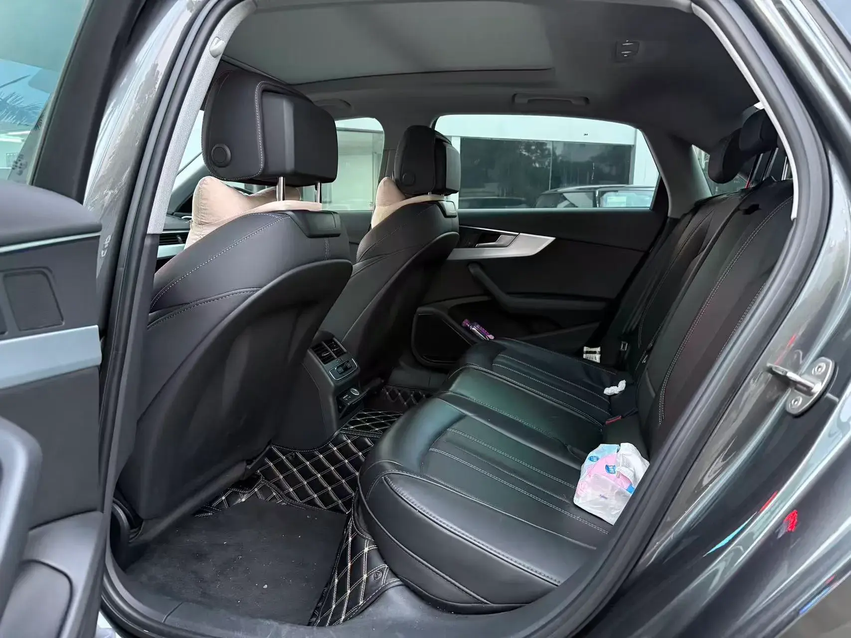 2023 AUDI A4L thumbnail 4