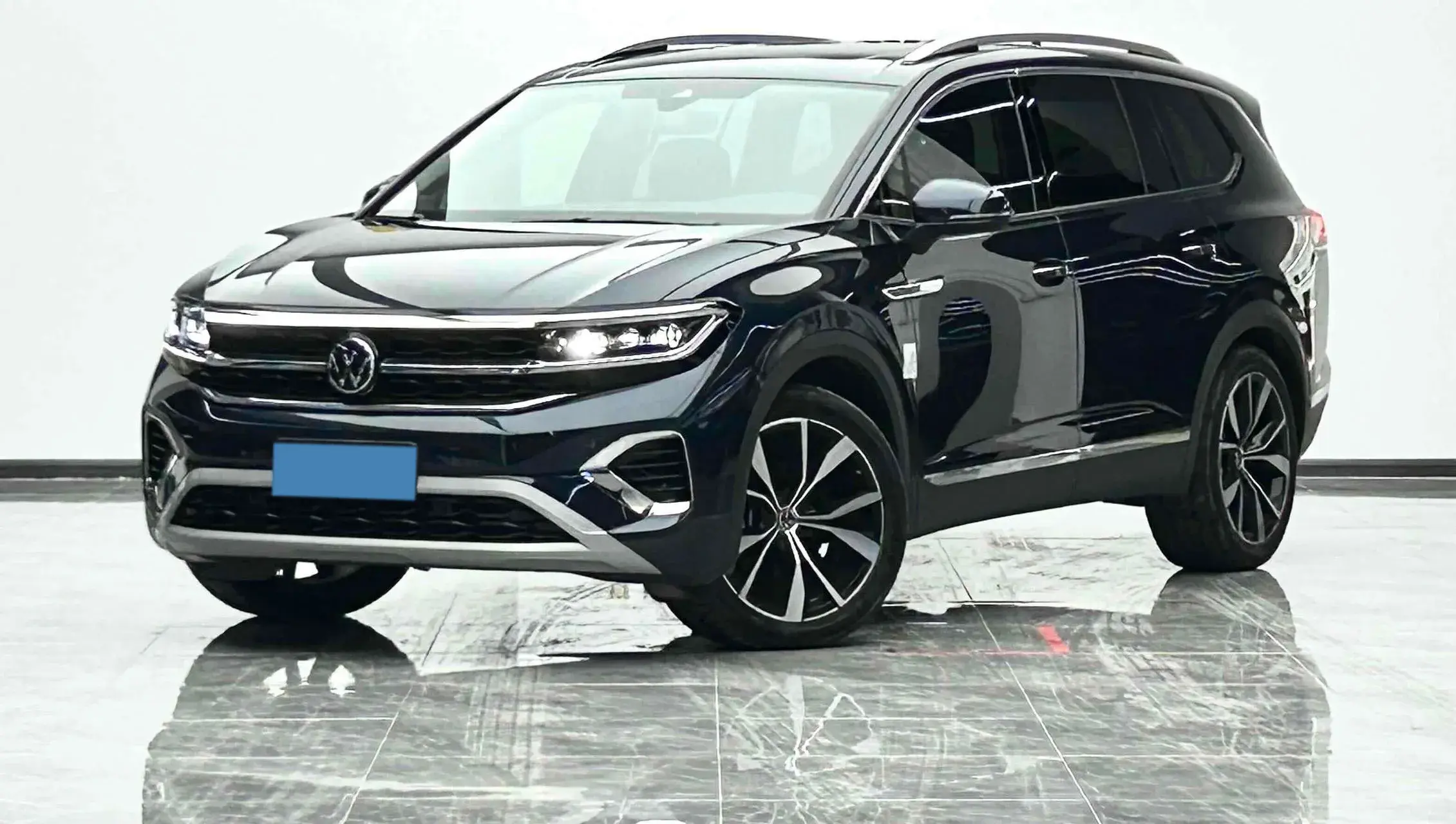 2022 VOLKSWAGEN TALAGON view 1