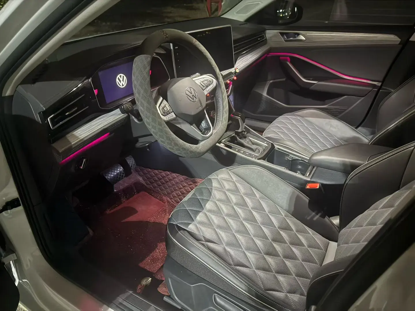 2023 VOLKSWAGEN SAGITAR thumbnail 3