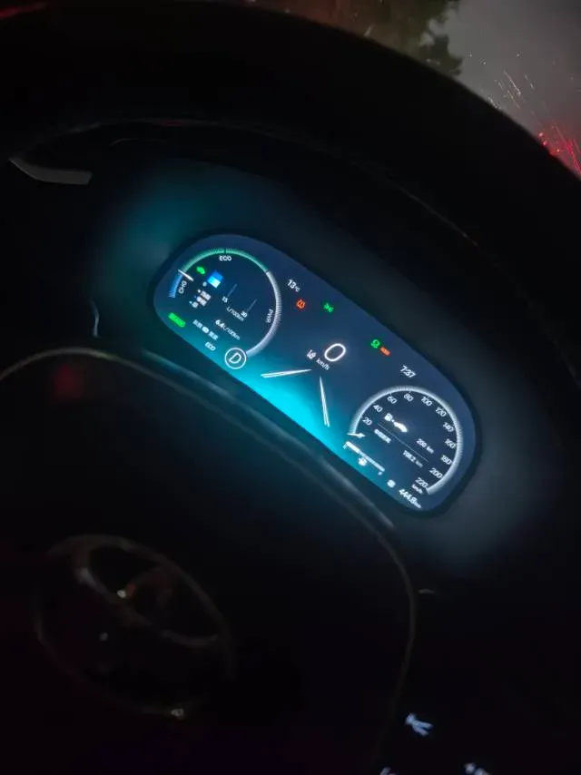 2023 Toyota RAV4 Hybird E+ 2.5L 180HP L4 E-CVT PHEV 15.984KWH,autocango,china used car exporter,china ev exporter,chinese used car exporter,chinese used ev exporter