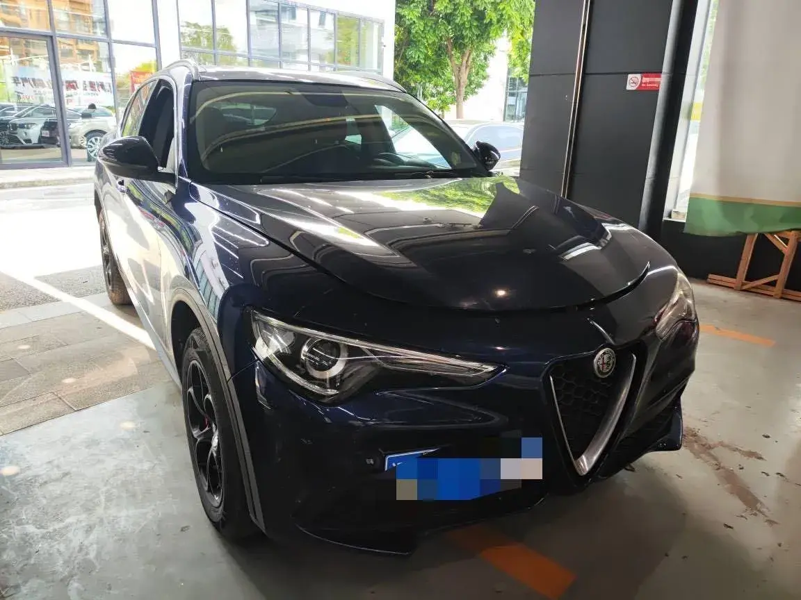 2017 ALFA ROMEO thumbnail 2