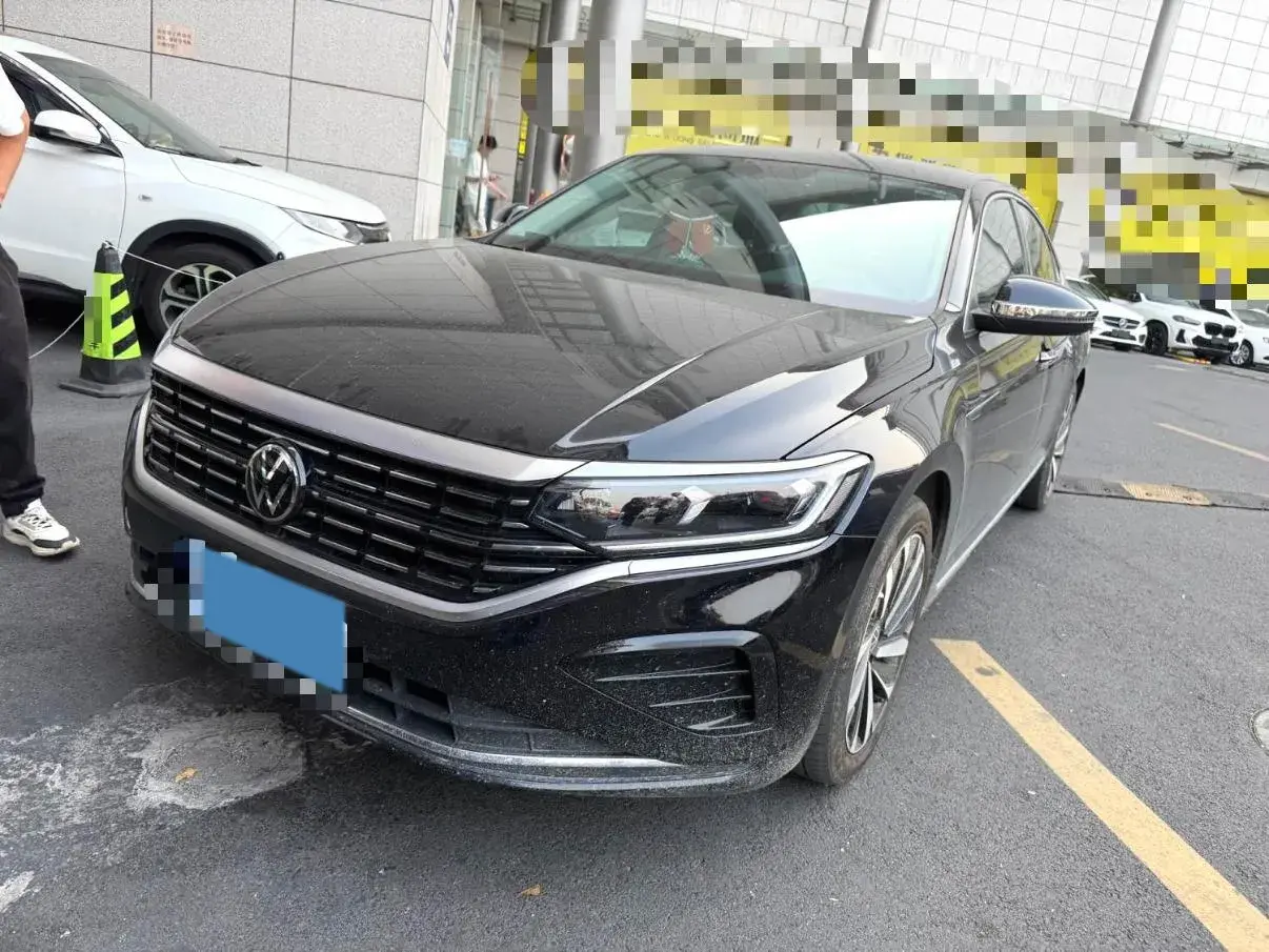 2023 VOLKSWAGEN PASSAT view 1