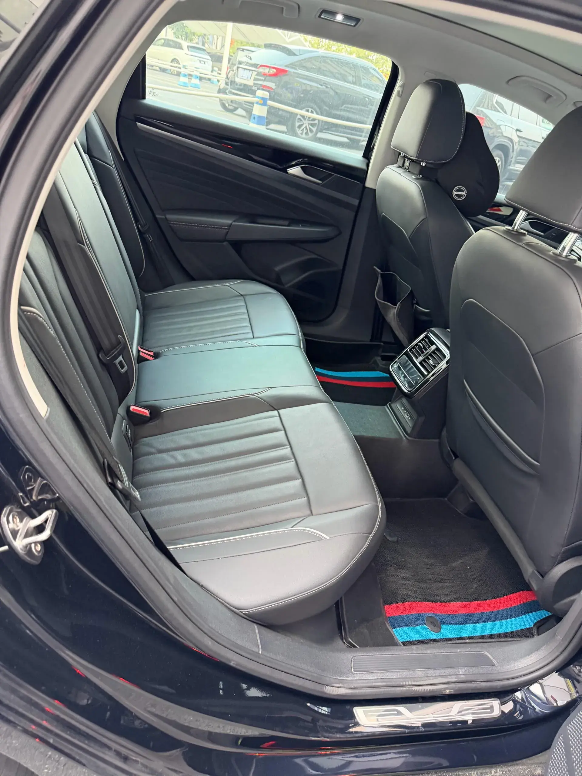 2023 VOLKSWAGEN PASSAT thumbnail 4