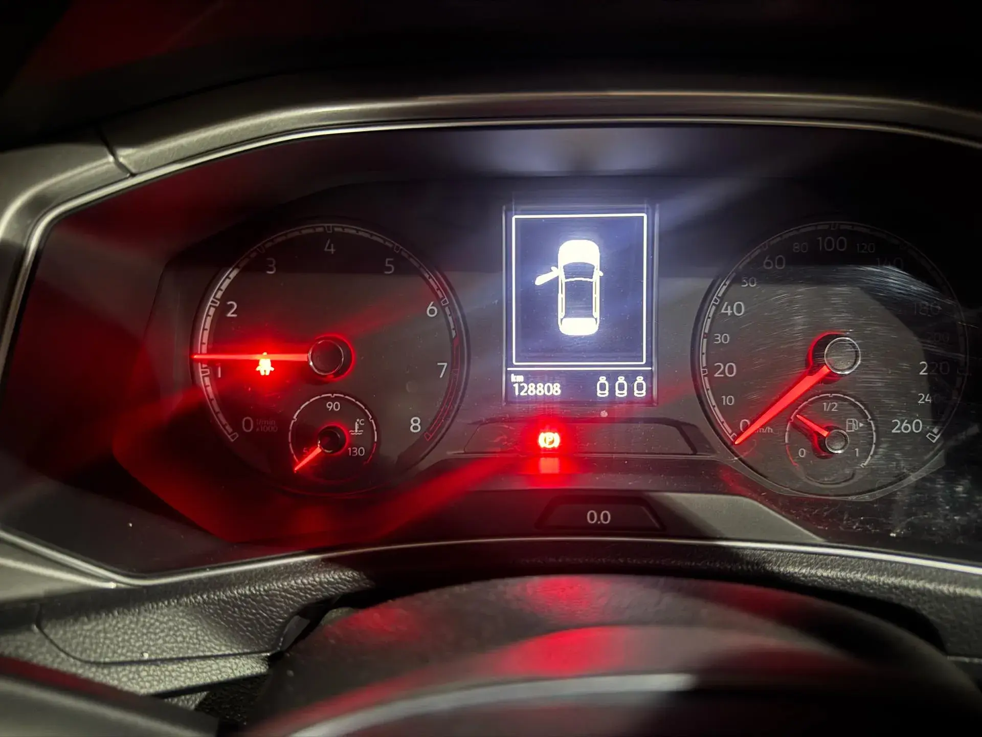 2018 VOLKSWAGEN T-ROC thumbnail 3