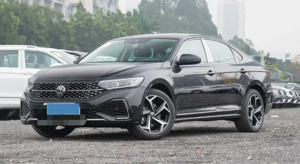 2025 VOLKSWAGEN PASSAT view 1