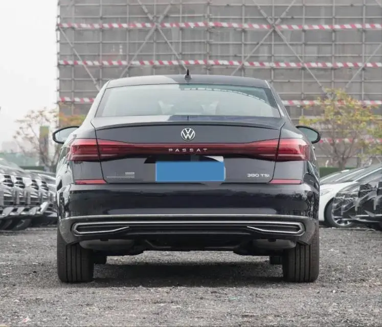 2025 VOLKSWAGEN PASSAT thumbnail 4