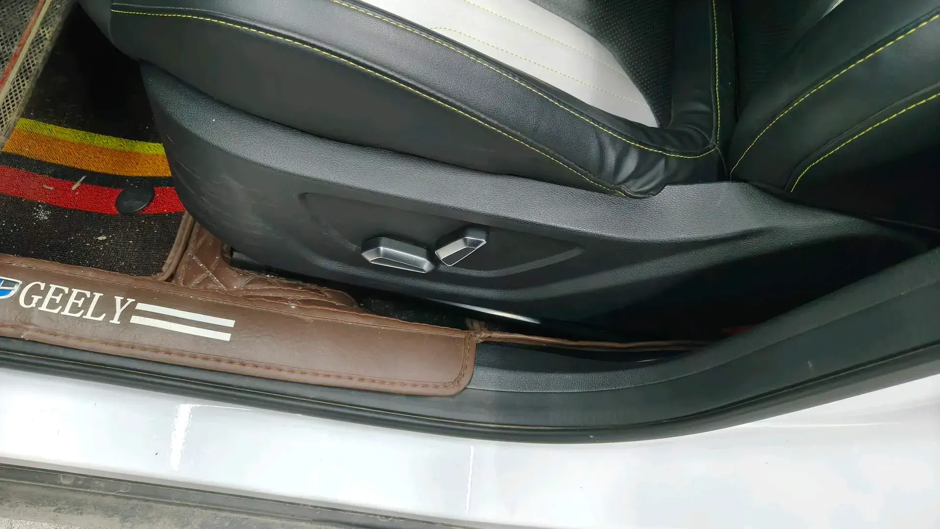 2022 GEELY COOLRAY thumbnail 2