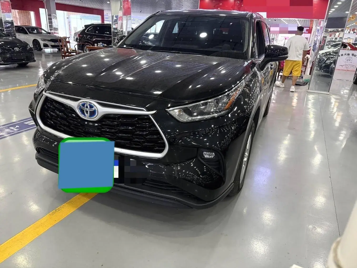2023 TOYOTA HIGHLANDER view 1