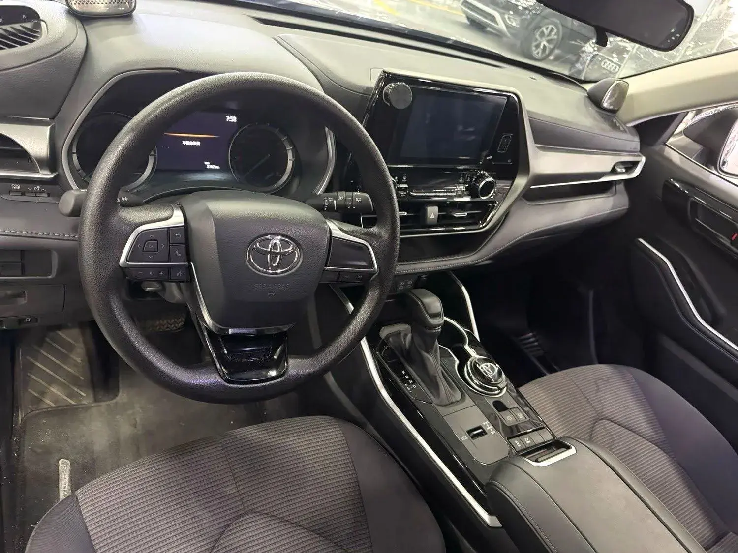 2023 TOYOTA HIGHLANDER thumbnail 3