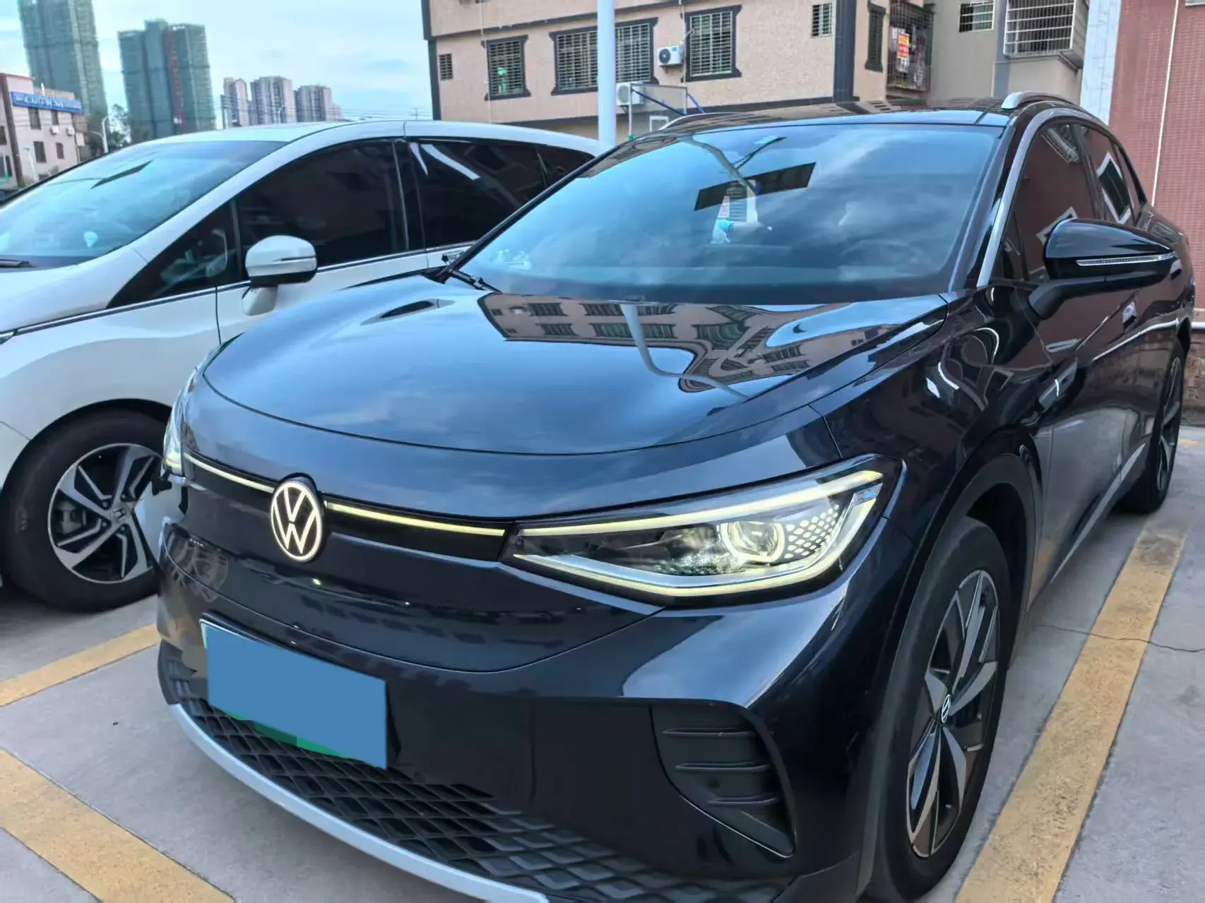 2024 VOLKSWAGEN ID.4 view 1