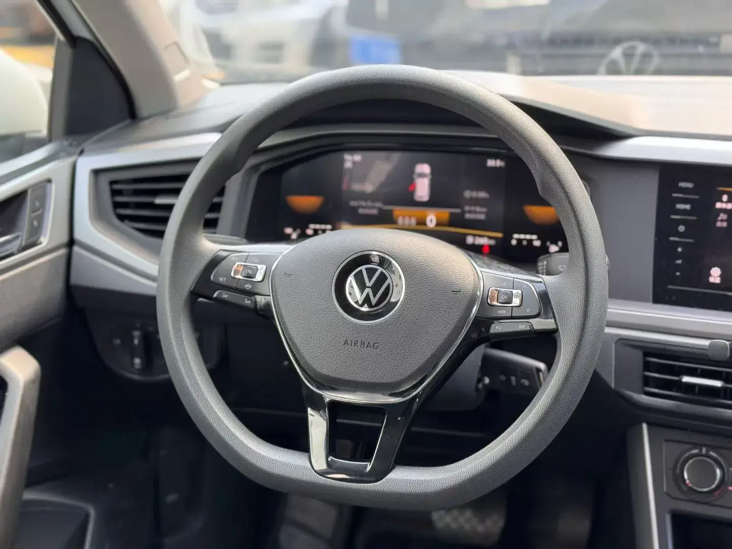 2023 VOLKSWAGEN POLO thumbnail 2