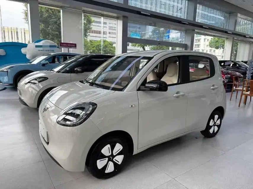 2025 WULING HONGGUANG view 1
