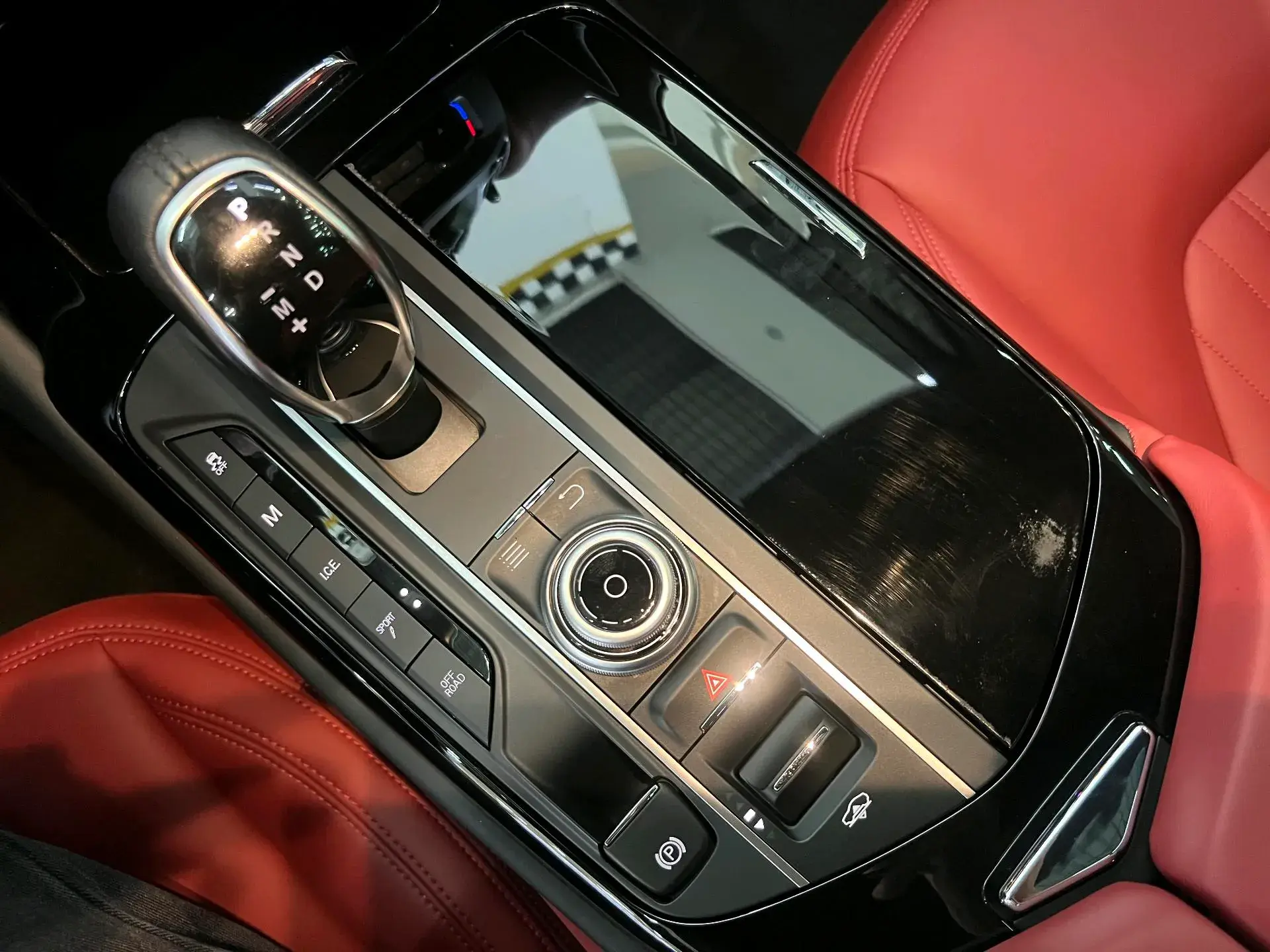 2018 MASERATI LEVANTE thumbnail 3