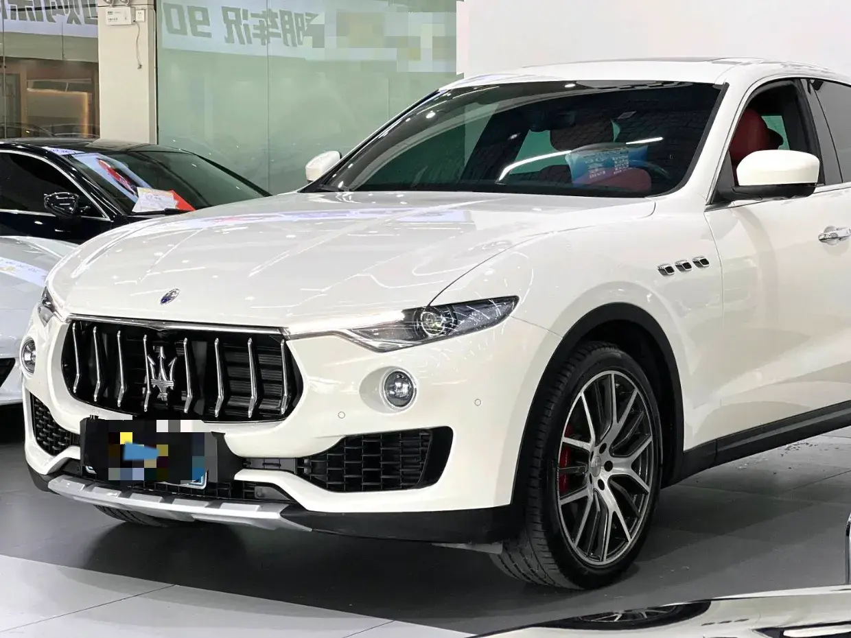 2018 MASERATI LEVANTE view 1