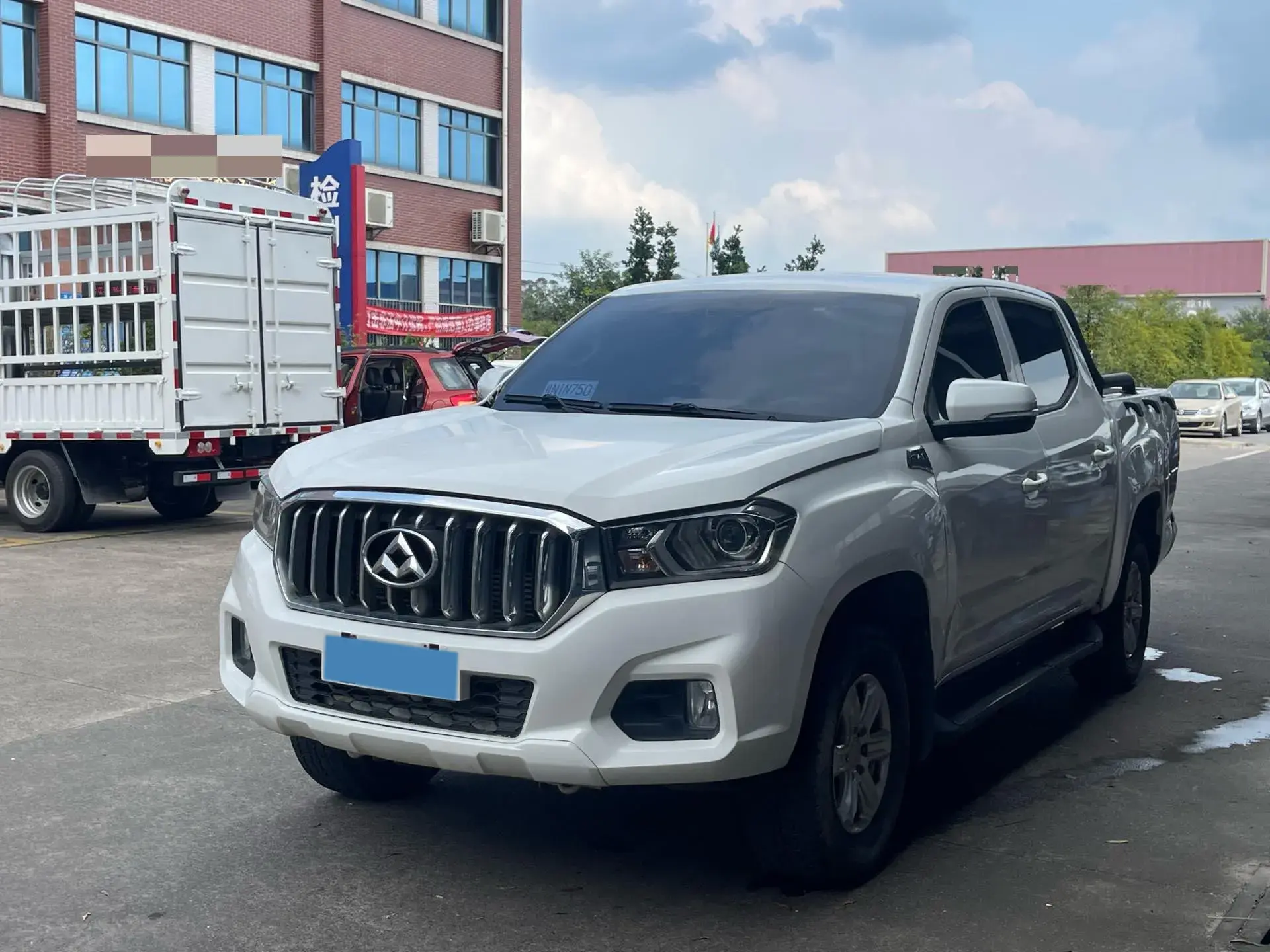 2017 MAXUS T60 view 1