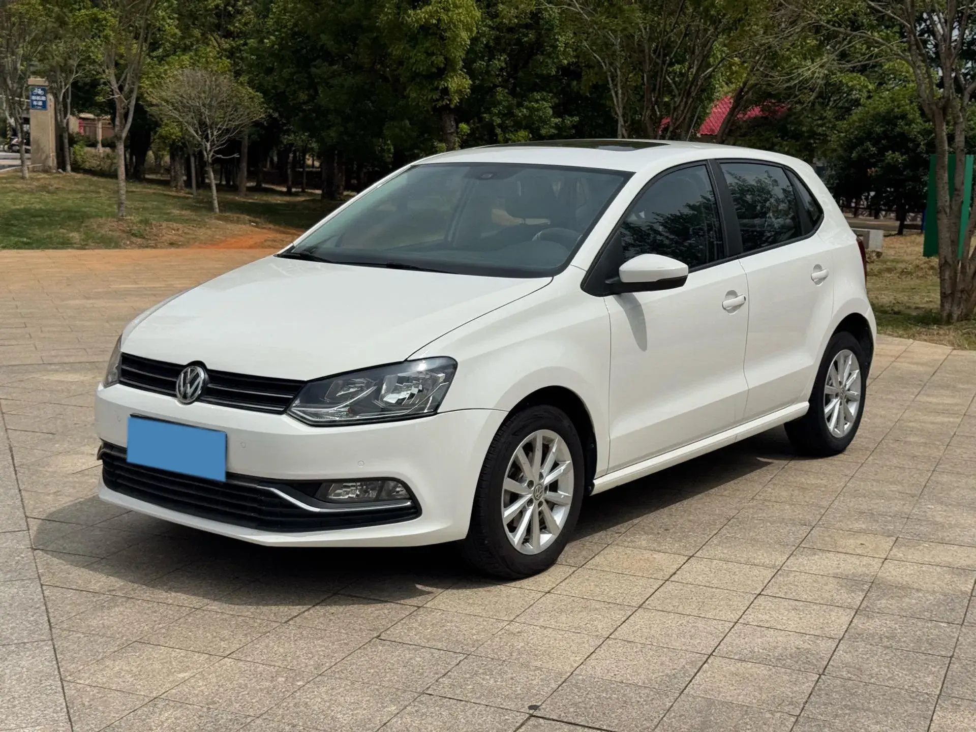 2018 VOLKSWAGEN POLO view 1