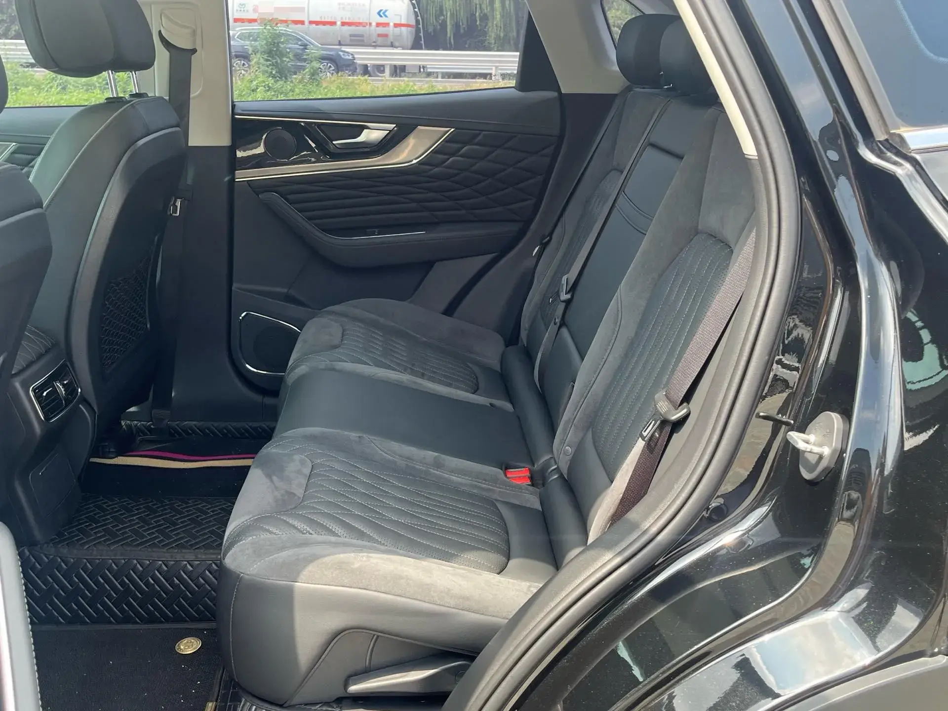 2022 HONGQI HS5 thumbnail 4