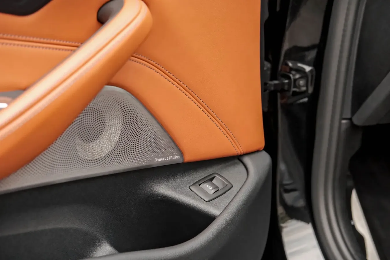 2021 BMW M5 4.4T 600HP V8 8AT,autocango,china used car exporter,china ev exporter,chinese used car exporter,chinese used ev exporter