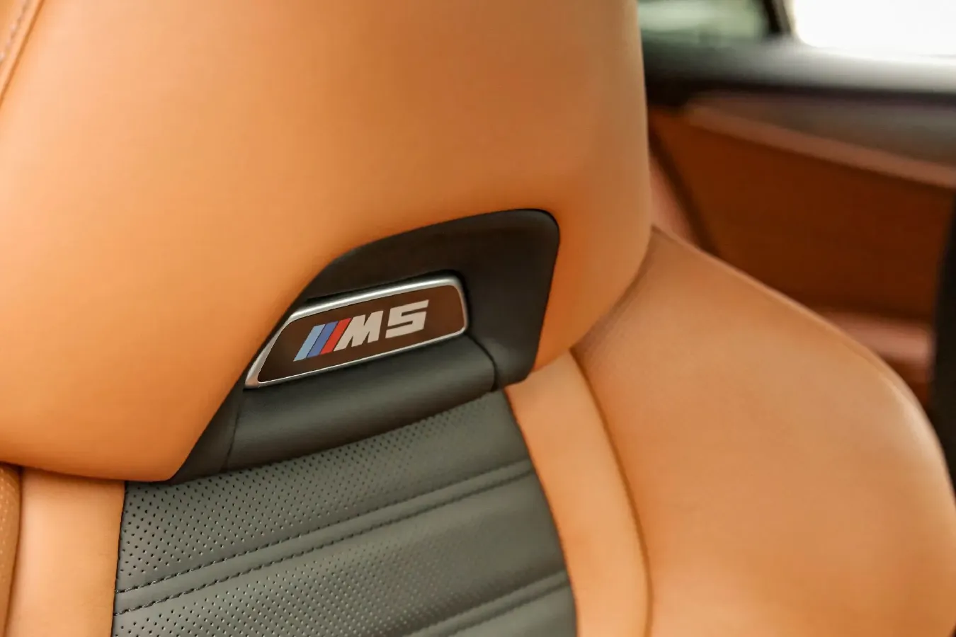 2021 BMW M5 4.4T 600HP V8 8AT,autocango,china used car exporter,china ev exporter,chinese used car exporter,chinese used ev exporter