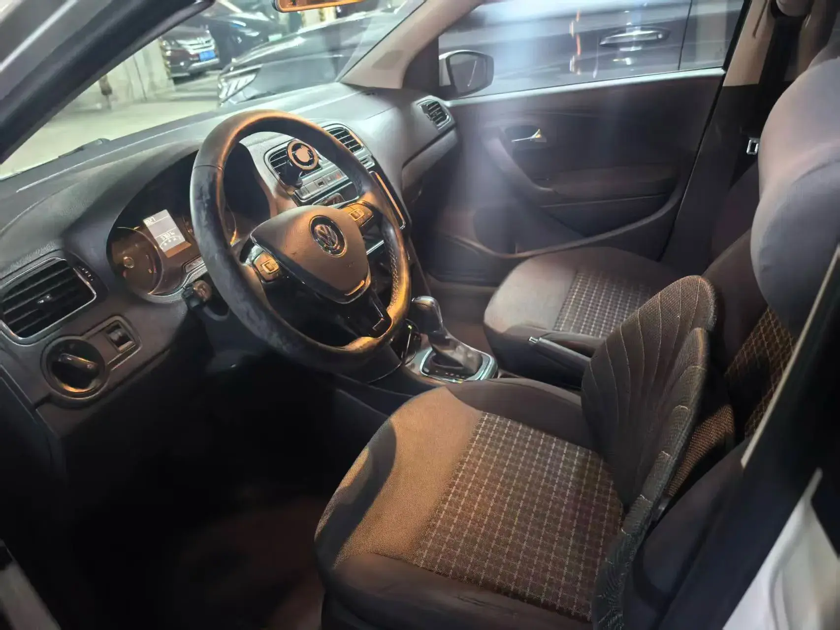 2018 VOLKSWAGEN POLO thumbnail 2