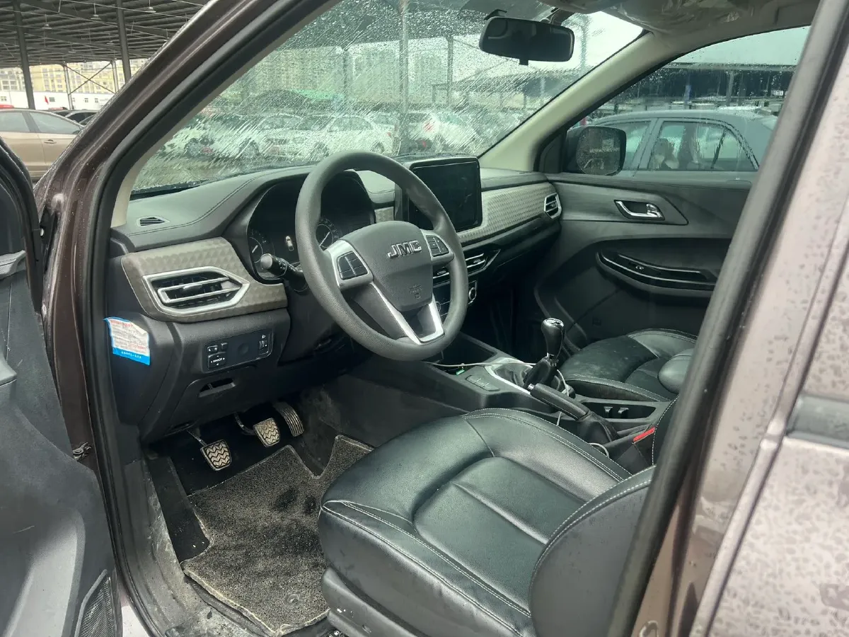 2022 JMC BaoDian 2.5T 140HP L4 5MT,autocango,china used car exporter,china ev exporter,chinese used car exporter,chinese used ev exporter