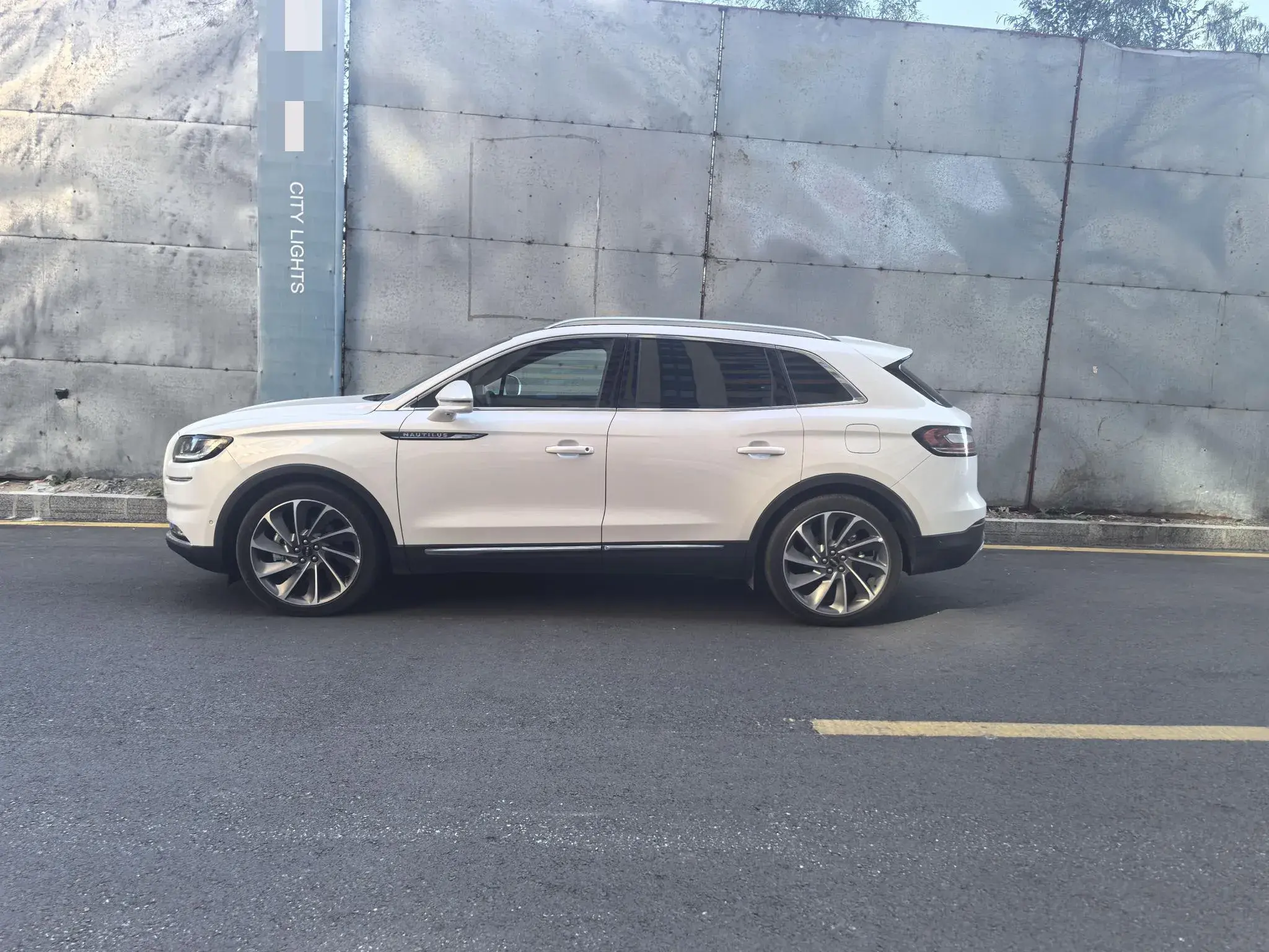 2021 LINCOLN NAUTILUS thumbnail 2