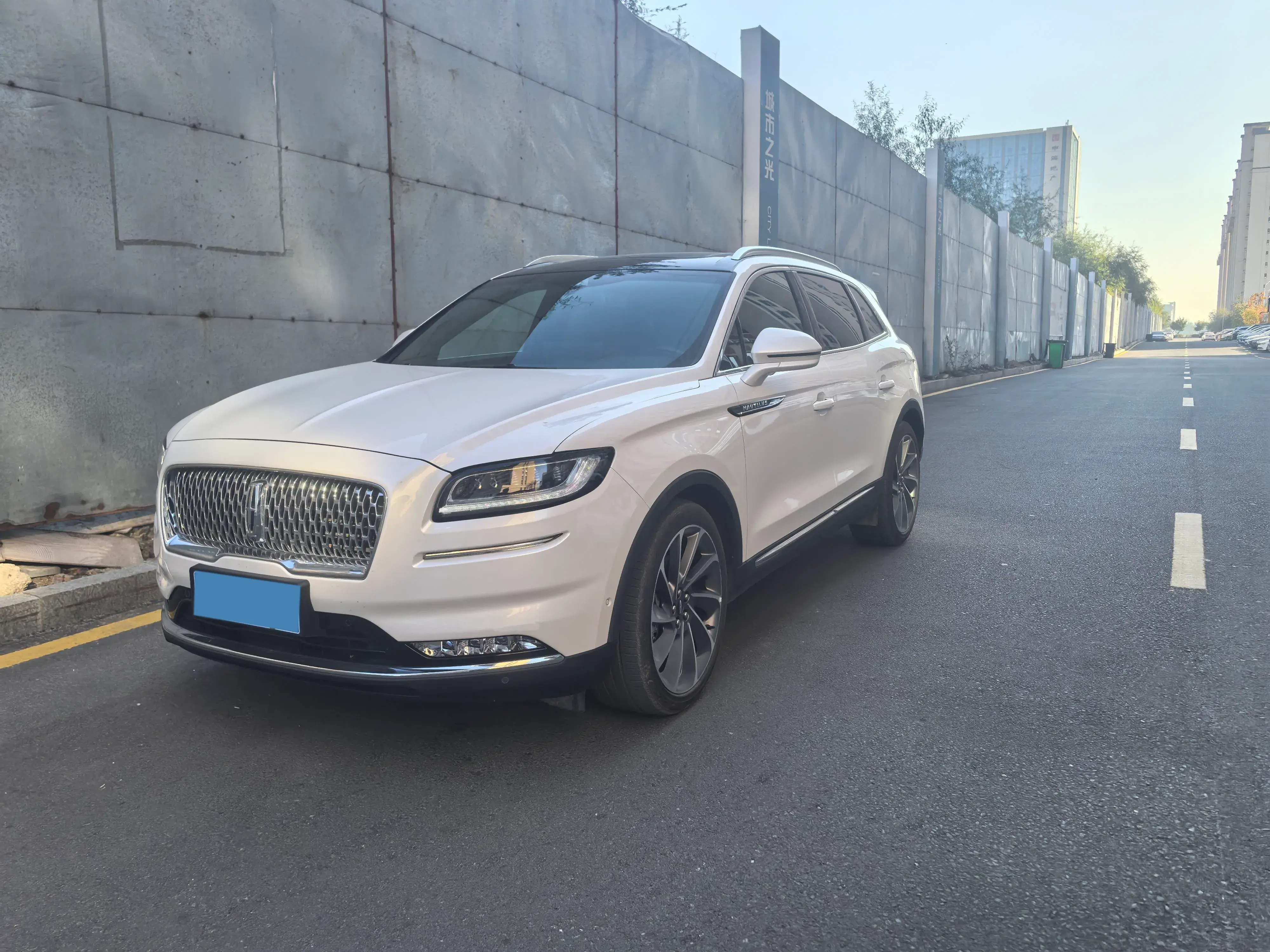 2021 LINCOLN NAUTILUS view 1