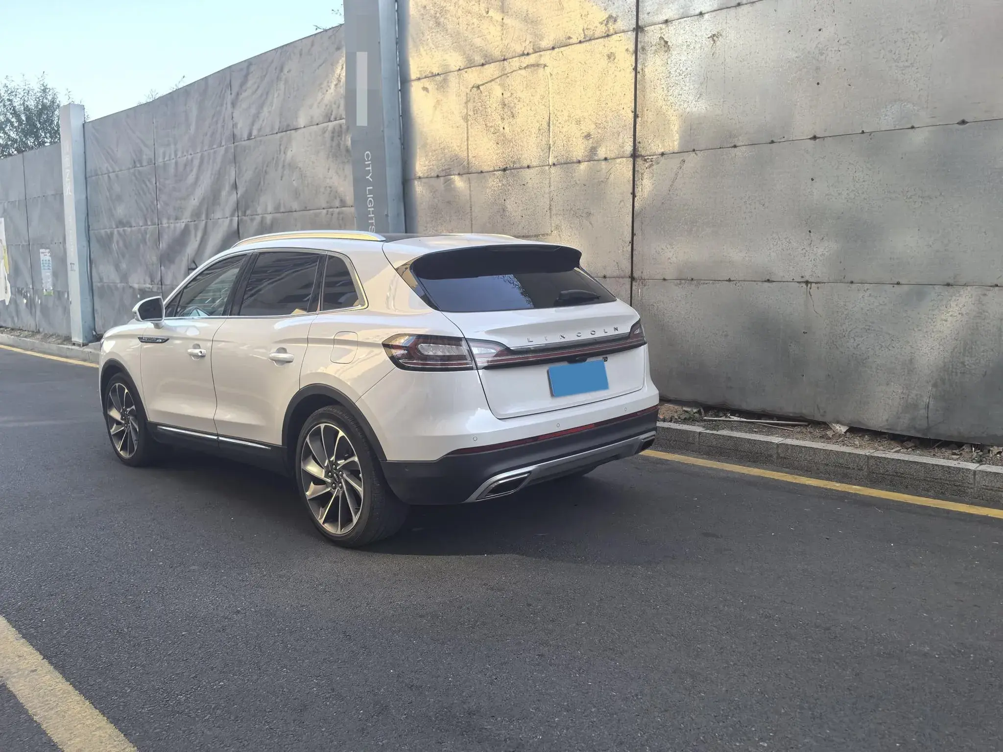 2021 LINCOLN NAUTILUS thumbnail 3