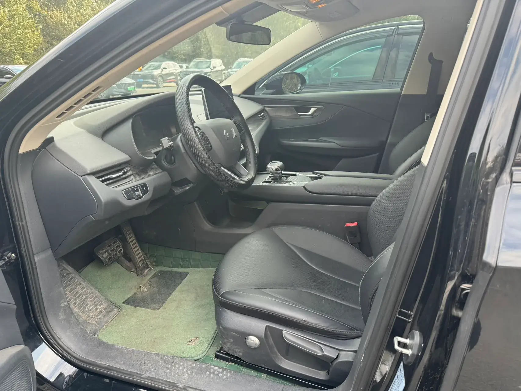 2022 HONGQI E-QM5 thumbnail 3