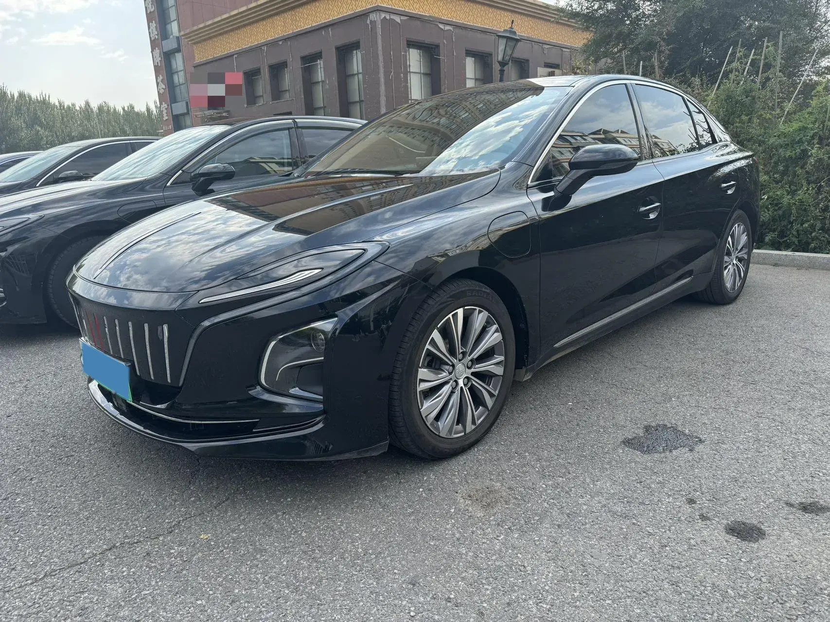 2022 HONGQI E-QM5 view 1