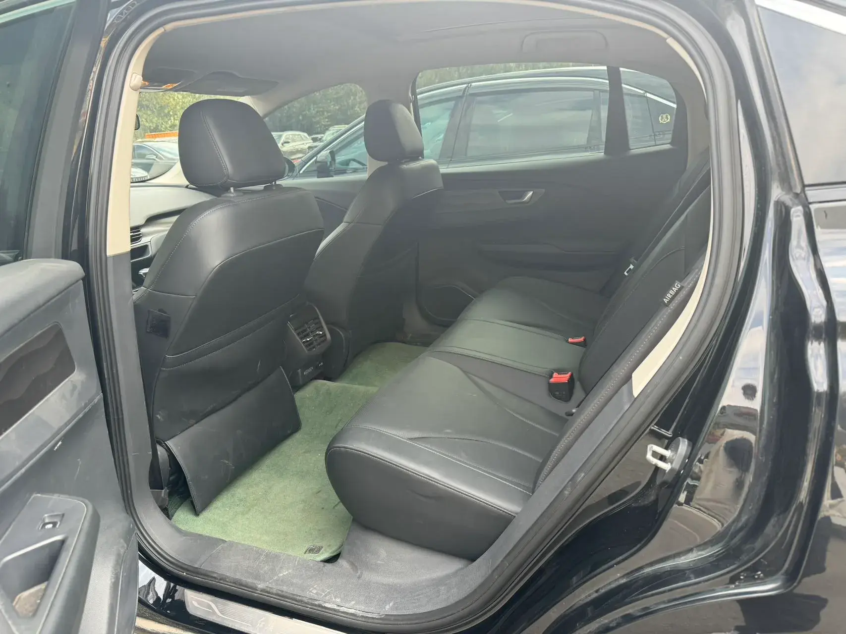 2022 HONGQI E-QM5 thumbnail 4