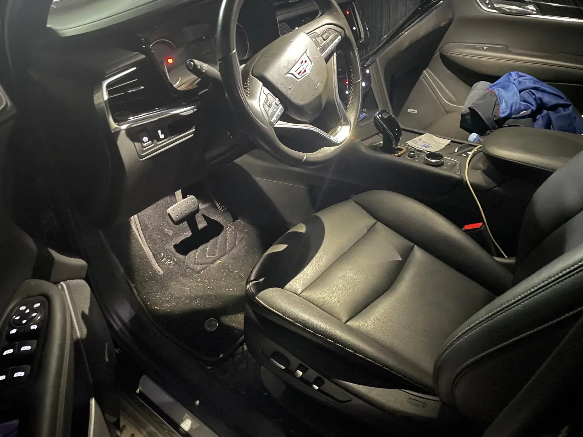 2022 CADILLAC XT6 thumbnail 4