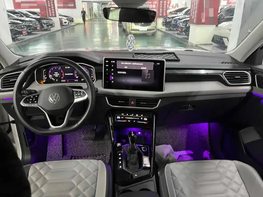 2023 VOLKSWAGEN TAYRON thumbnail 4