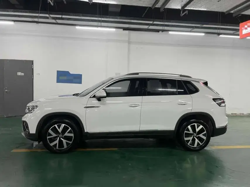 2023 VOLKSWAGEN TAYRON thumbnail 3