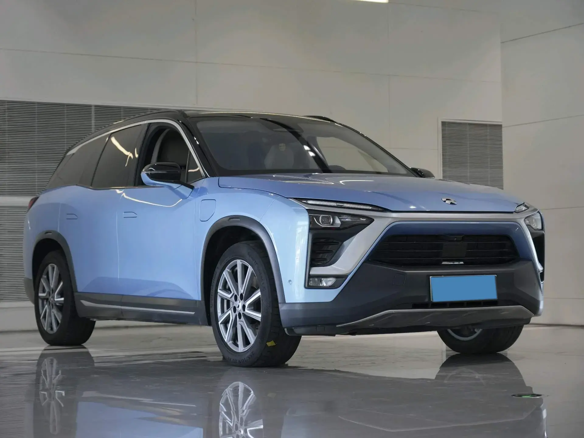 2018 NIO ES8 thumbnail 3