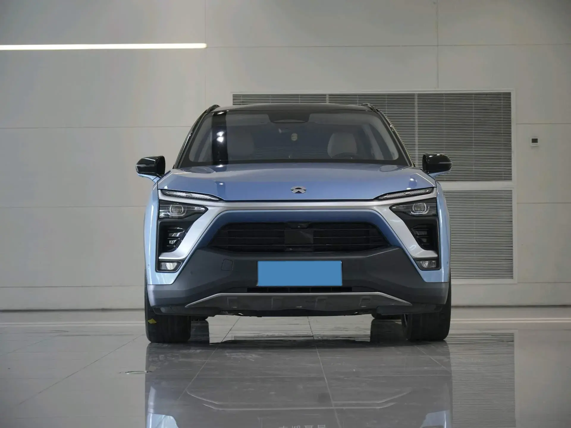 2018 NIO ES8 thumbnail 2