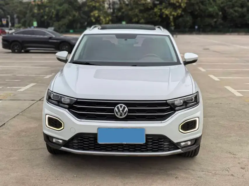 2018 VOLKSWAGEN T-ROC thumbnail 2