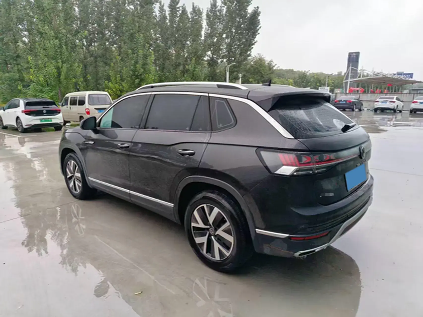 2023 VOLKSWAGEN TAYRON thumbnail 3