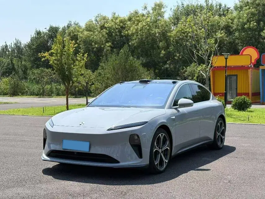 2022 NIO ET5 view 1