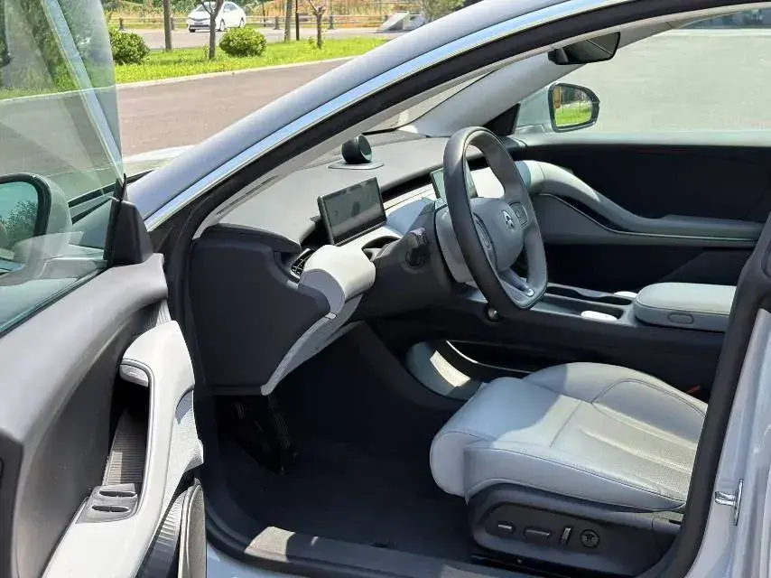 2022 NIO ET5 thumbnail 4