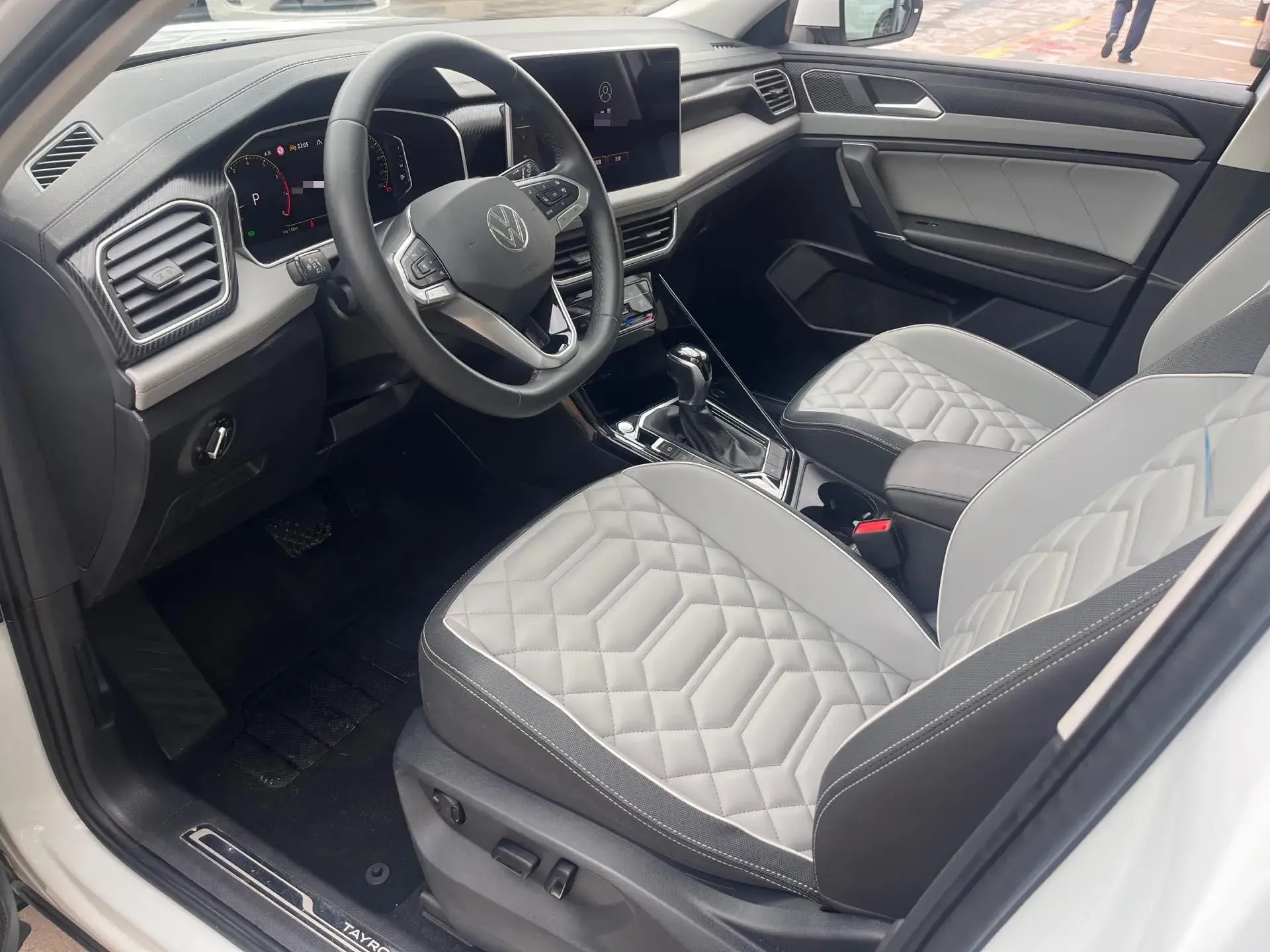 2023 VOLKSWAGEN TAYRON thumbnail 4
