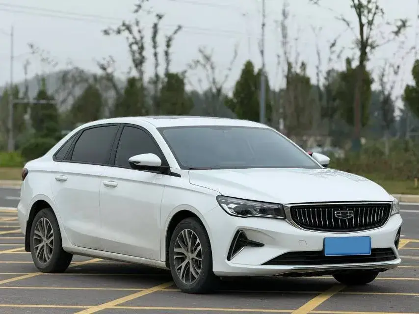 2022 GEELY EMGRAND thumbnail 2