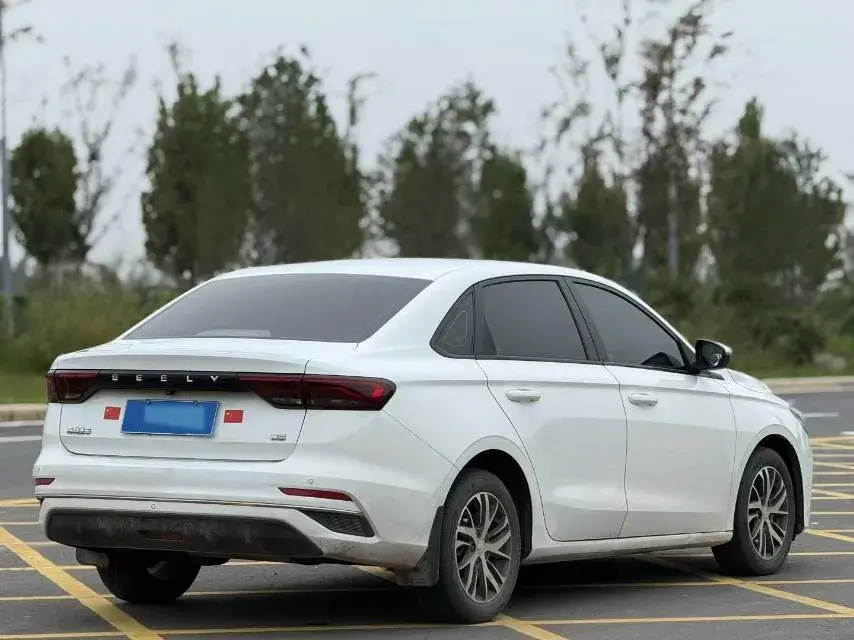 2022 GEELY EMGRAND thumbnail 4