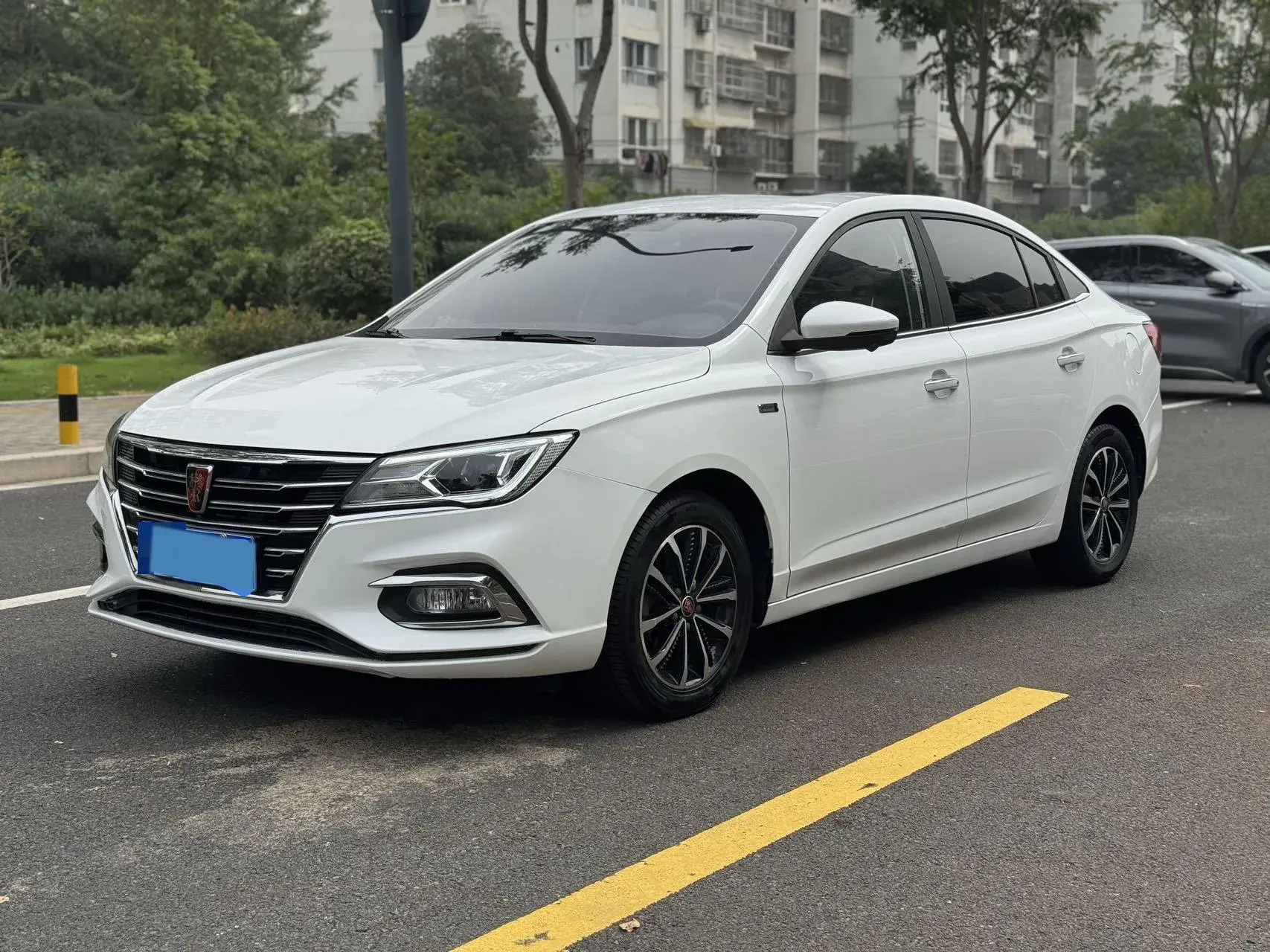 2020 ROEWE I5 view 1