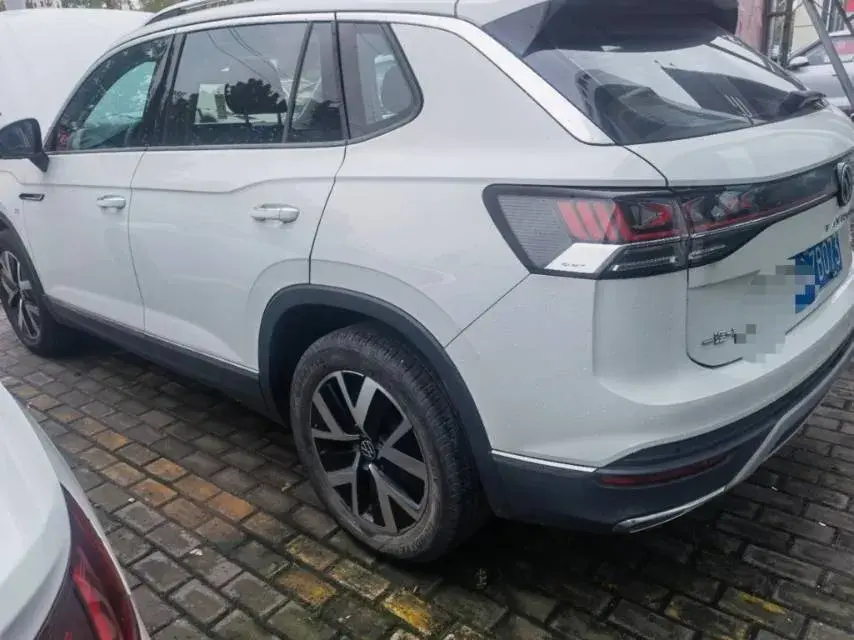 2024 VOLKSWAGEN TAYRON thumbnail 3